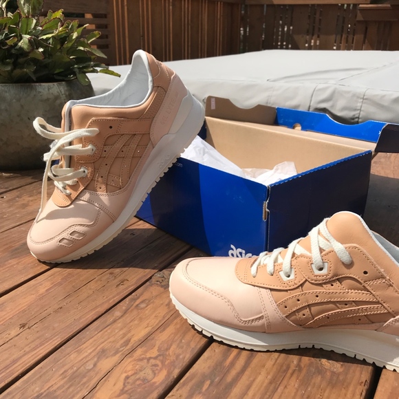 Men's (I bought them for me) Asics Tiger Gel Shoes - Picture 2 of 5